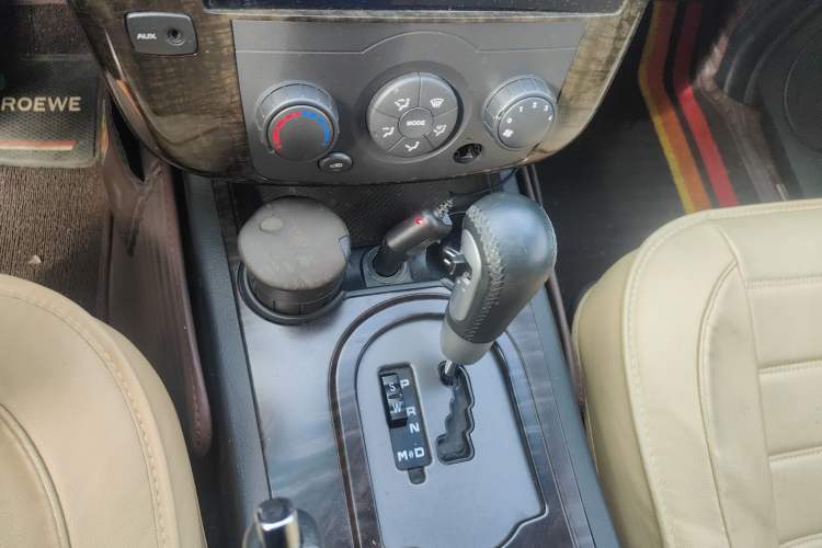 Used Roewe W5 2014 1.8T 2WD Automatic Tharu Special Edition Gear Lever
