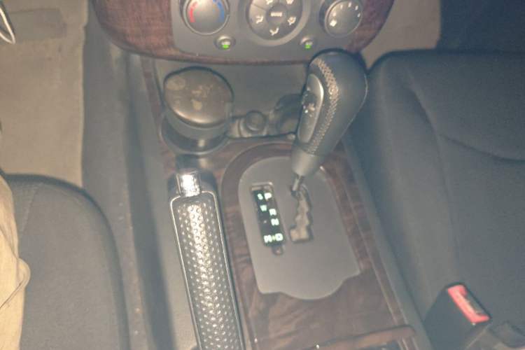 Used Roewe W5 2014 1.8T 2WD Automatic Tharu Special Edition Gear Lever