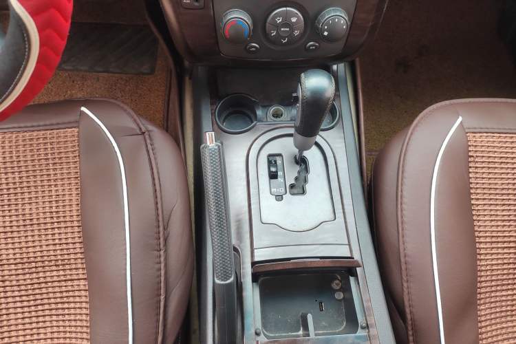 Used Roewe W5 2014 1.8T 2WD Automatic Tharu Special Edition Gear Lever