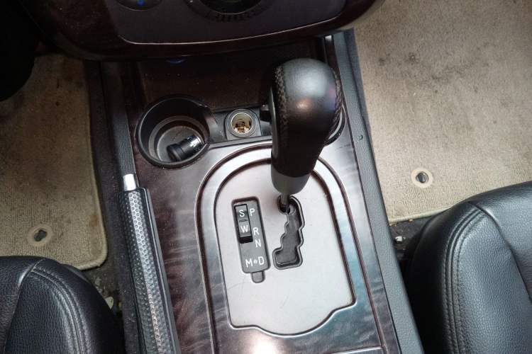 Used Roewe W5 2014 1.8T 4WD Automatic Haoyu Special Edition Gear Lever