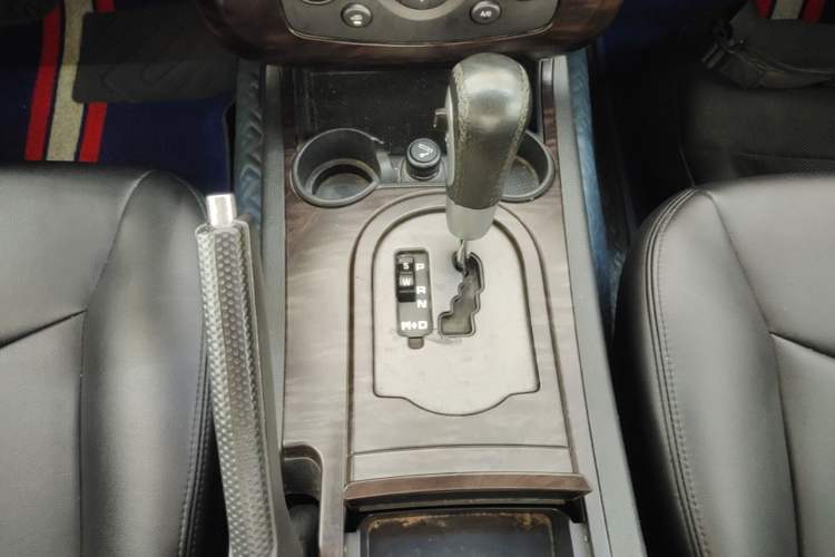 Used Roewe W5 2014 1.8T 2WD Automatic Tharu Special Edition Gear Lever