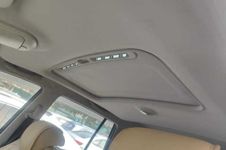 Used Roewe W5 2014 1.8T 2WD Automatic Tharu Special Edition Headliner