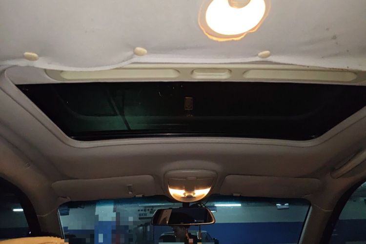 Used Roewe W5 2014 1.8T 2WD Automatic Tharu Special Edition Headliner