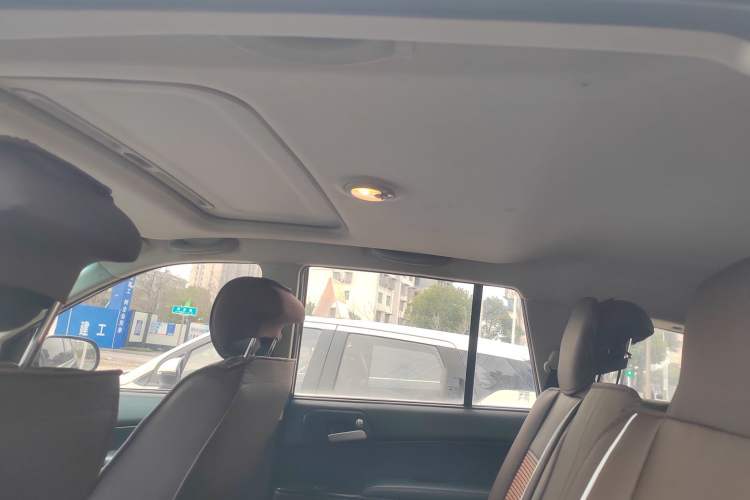 Used Roewe W5 2014 1.8T 2WD Automatic Tharu Special Edition Headliner
