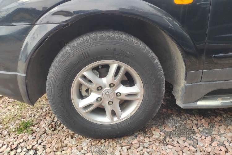 Used Roewe W5 2014 1.8T 2WD Automatic Tharu Special Edition Left Front Wheel Hub
