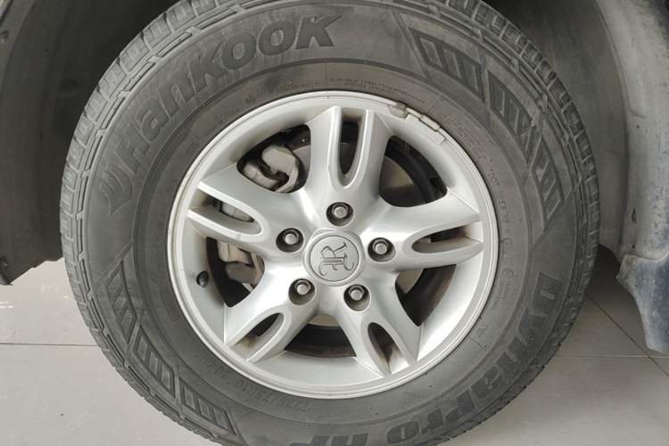 Used Roewe W5 2014 1.8T 2WD Automatic Tharu Special Edition Left Front Wheel Hub
