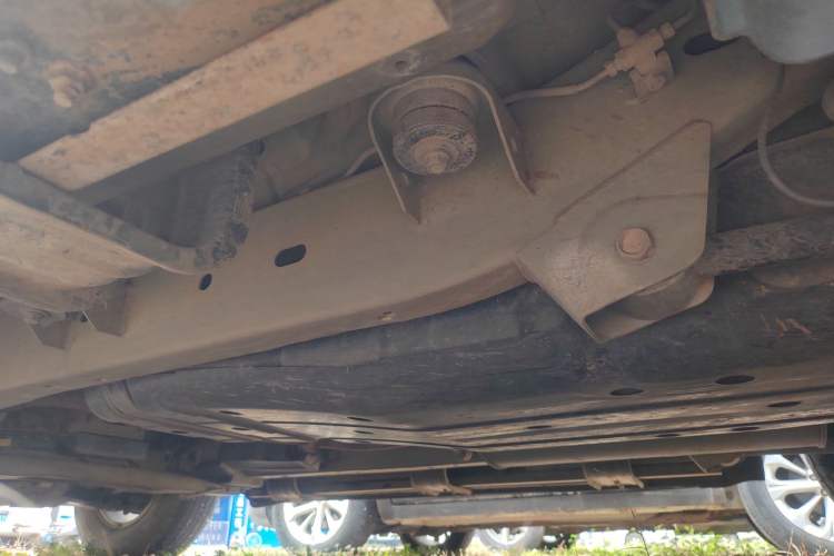 Used Roewe W5 2014 1.8T 2WD Automatic Tharu Special Edition Left Side Sill
