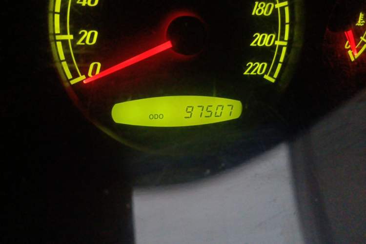 Used Roewe W5 2014 1.8T 2WD Manual Chiyu Special Edition Odometer Close Up