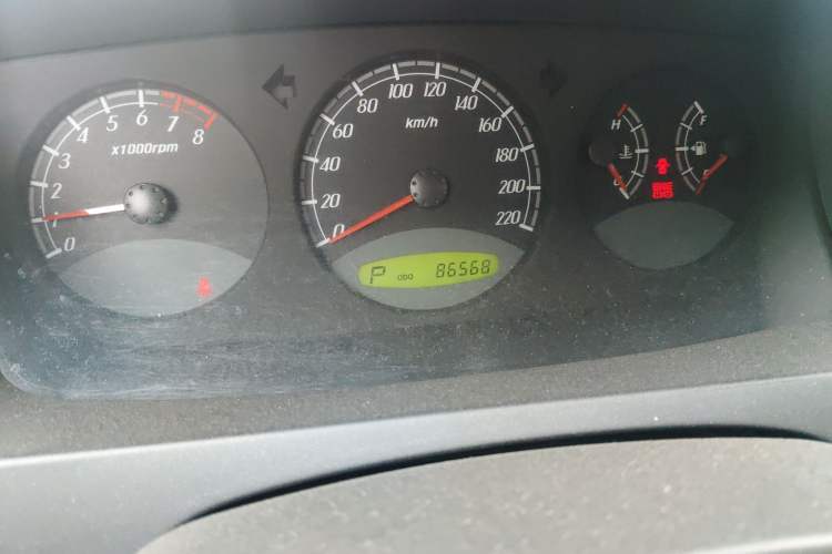 Used Roewe W5 2014 1.8T 2WD Automatic Tharu Special Edition Odometer Close Up