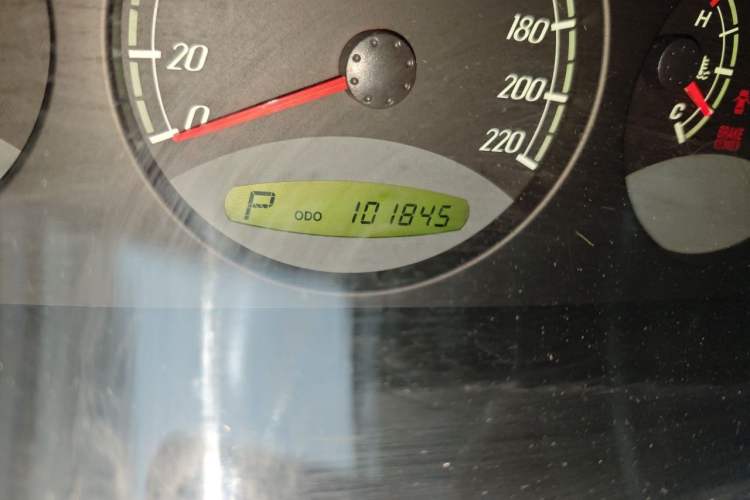 Used Roewe W5 2014 1.8T 4WD Automatic Haoyu Special Edition Odometer Close Up