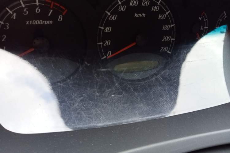 Used Roewe W5 2014 1.8T 2WD Automatic Tharu Special Edition Odometer Close Up