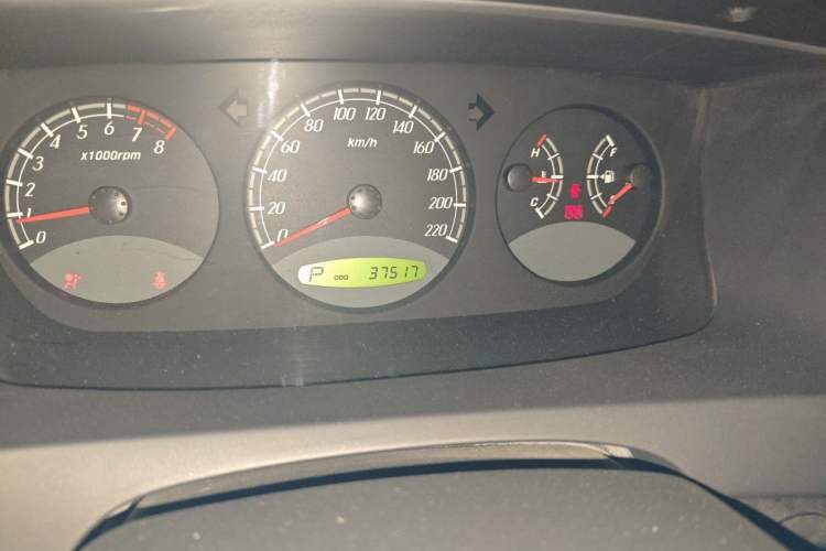 Used Roewe W5 2014 1.8T 2WD Automatic Tharu Special Edition Odometer Close Up