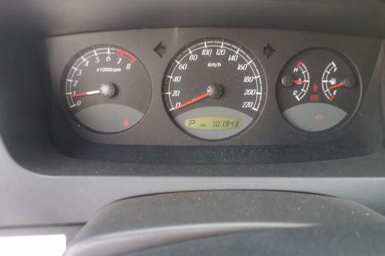 Used Roewe W5 2014 1.8T 4WD Automatic Haoyu Special Edition Odometer Close Up