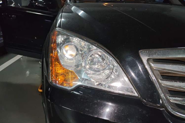 Used Roewe W5 2014 1.8T 2WD Automatic Tharu Special Edition Right Front Headlight