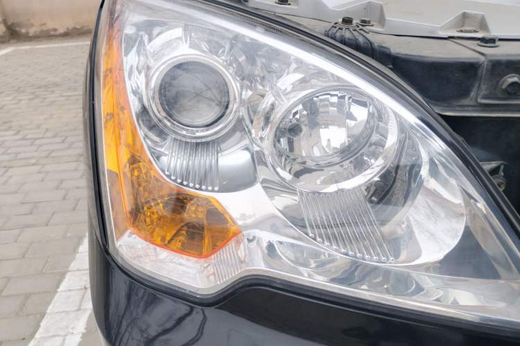 Used Roewe W5 2014 1.8T 2WD Automatic Tharu Special Edition Right Front Headlight