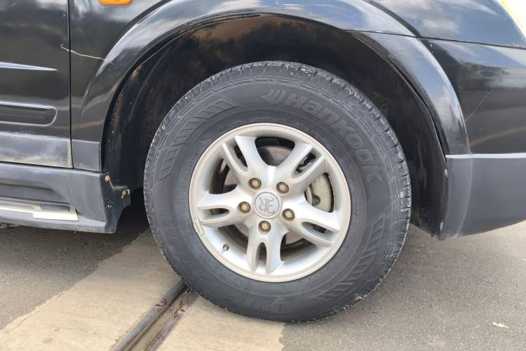 Used Roewe W5 2014 1.8T 2WD Automatic Tharu Special Edition Right Front Wheel Hub