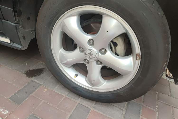 Used Roewe W5 2014 1.8T 4WD Automatic Haoyu Special Edition Right Front Wheel Hub