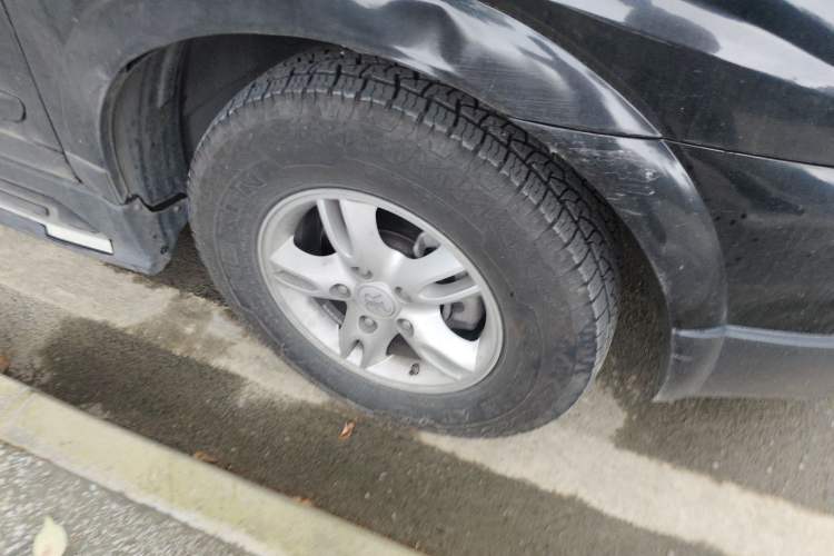 Used Roewe W5 2014 1.8T 2WD Automatic Tharu Special Edition Right Front Wheel Hub