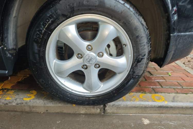 Used Roewe W5 2014 1.8T 4WD Automatic Haoyu Special Edition Right Front Wheel Hub
