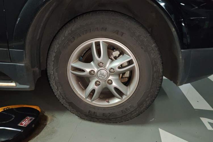 Used Roewe W5 2014 1.8T 2WD Automatic Tharu Special Edition Right Front Wheel Hub