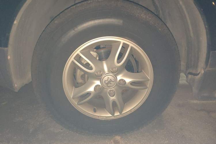 Used Roewe W5 2014 1.8T 2WD Automatic Tharu Special Edition Right Front Wheel Hub