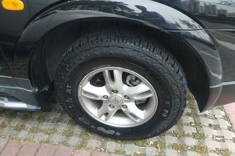 Used Roewe W5 2014 1.8T 2WD Automatic Tharu Special Edition Right Front Wheel Hub