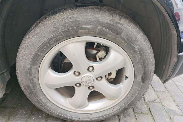 Used Roewe W5 2014 1.8T 4WD Automatic Haoyu Special Edition Right Front Wheel Hub