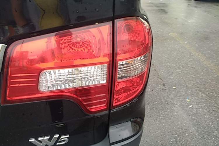 Used Roewe W5 2014 1.8T 2WD Automatic Tharu Special Edition Right Rear Taillight