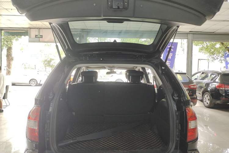 Used Roewe W5 2014 1.8T 2WD Automatic Tharu Special Edition Trunk