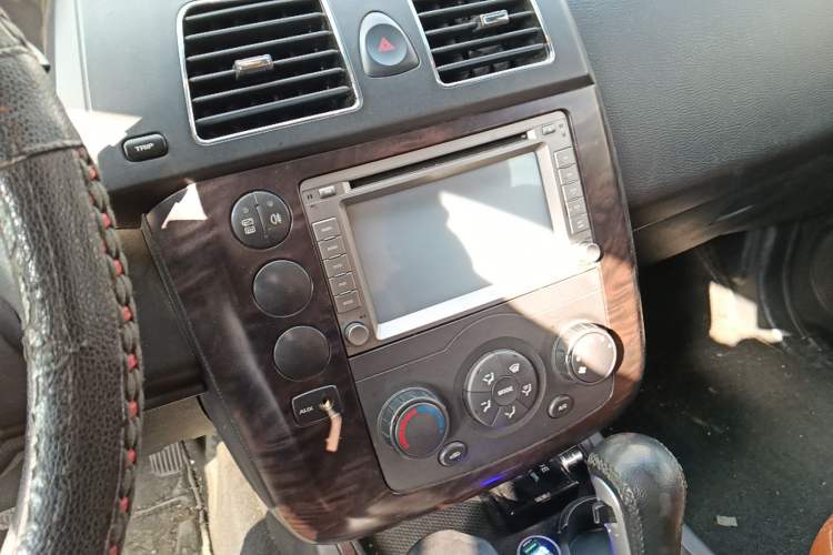Used Roewe W5 2014 1.8T 2WD Automatic Tharu Special Edition Audio And AC Panel