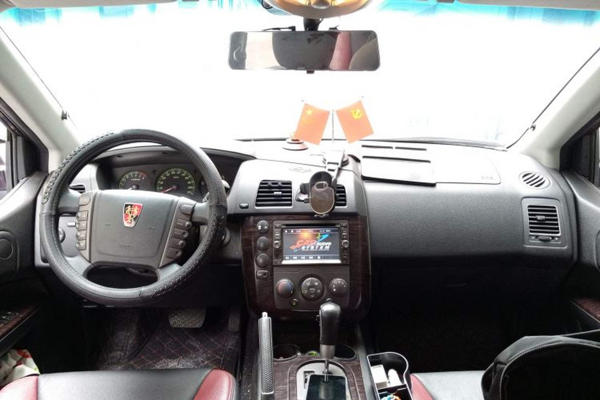 Used Roewe W5 2014 1.8T 2WD Automatic Tharu Special Edition Center Console
