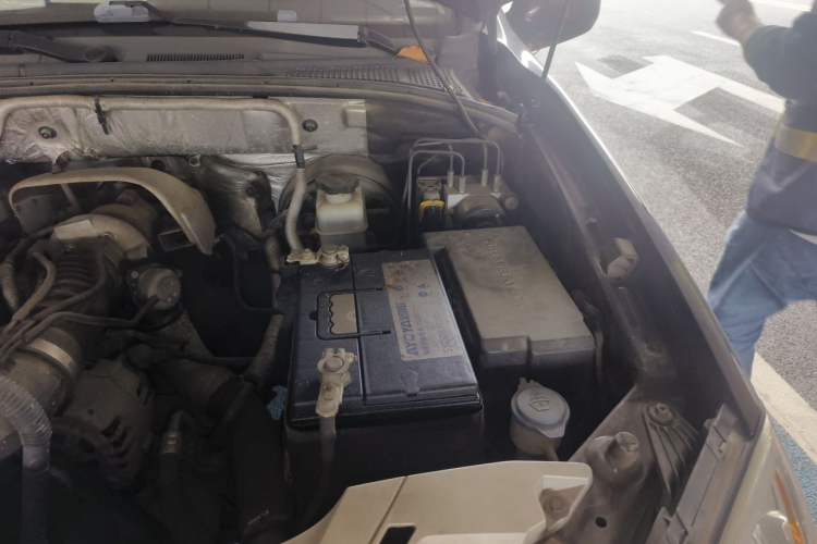 Used Roewe W5 2014 1.8T 2WD Automatic Tharu Special Edition Engine Bay Left