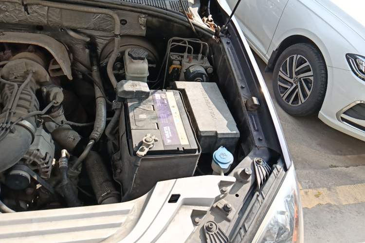 Used Roewe W5 2014 1.8T 2WD Automatic Tharu Special Edition Engine Bay Left