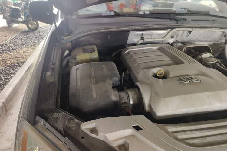 Used Roewe W5 2014 1.8T 2WD Automatic Tharu Special Edition Engine Bay Right