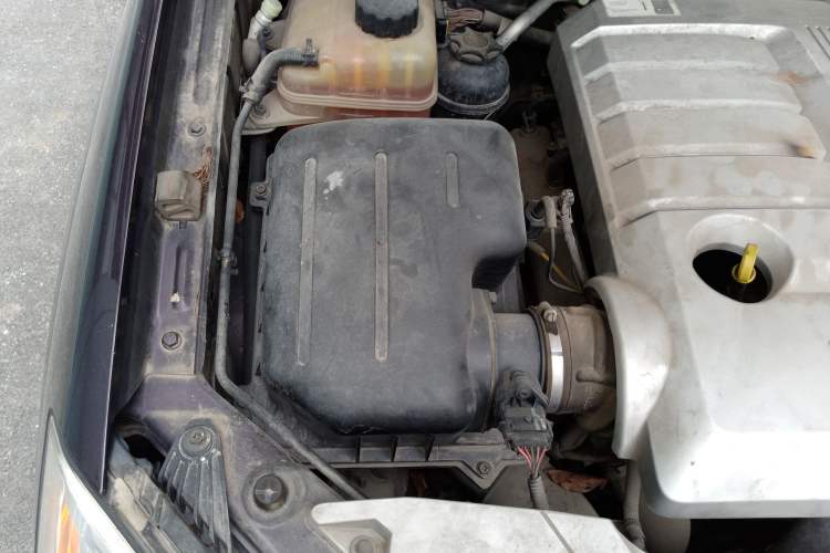 Used Roewe W5 2014 1.8T 2WD Automatic Tharu Special Edition Engine Bay Right