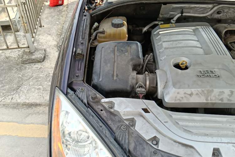 Used Roewe W5 2014 1.8T 2WD Automatic Tharu Special Edition Engine Bay Right