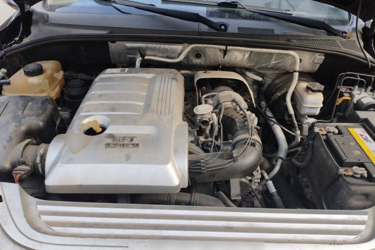 Used Roewe W5 2014 1.8T 2WD Automatic Tharu Special Edition Engine Bay