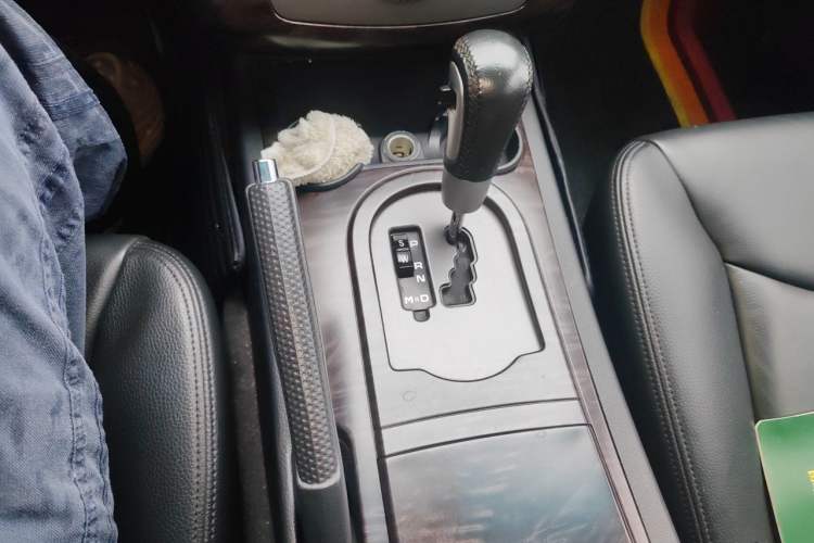 Used Roewe W5 2014 1.8T 4WD Automatic Haoyu Special Edition Gear Lever