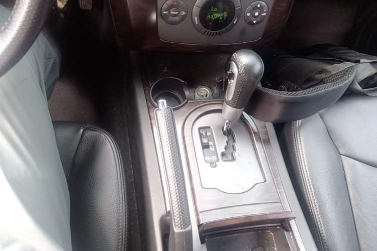 Used Roewe W5 2014 1.8T 4WD Automatic Haoyu Special Edition Gear Lever
