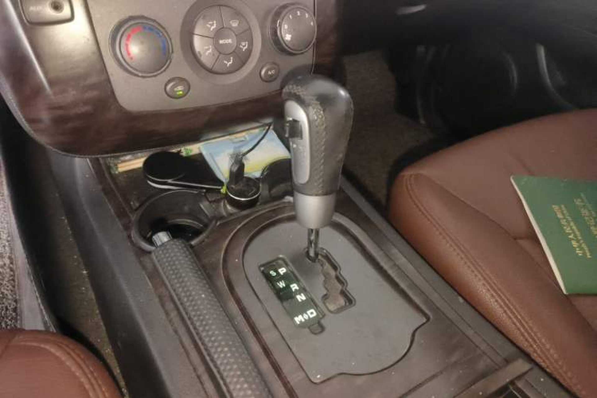 Used Roewe W5 2014 1.8T 2WD Automatic Tharu Special Edition Gear Lever