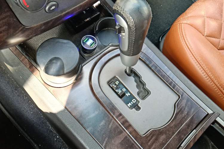 Used Roewe W5 2014 1.8T 2WD Automatic Tharu Special Edition Gear Lever