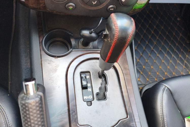 Used Roewe W5 2014 1.8T 2WD Automatic Tharu Special Edition Gear Lever