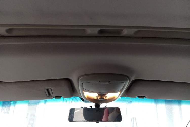 Used Roewe W5 2014 1.8T 2WD Automatic Tharu Special Edition Headliner