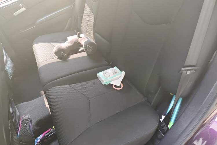Used Roewe W5 2014 1.8T 2WD Automatic Tharu Special Edition Left Rear Seat