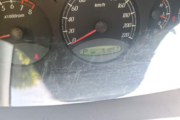 Used Roewe W5 2014 1.8T 2WD Automatic Tharu Special Edition Odometer Close Up