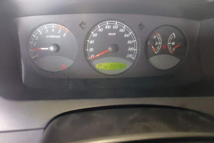 Used Roewe W5 2014 1.8T 2WD Automatic Tharu Special Edition Odometer Close Up
