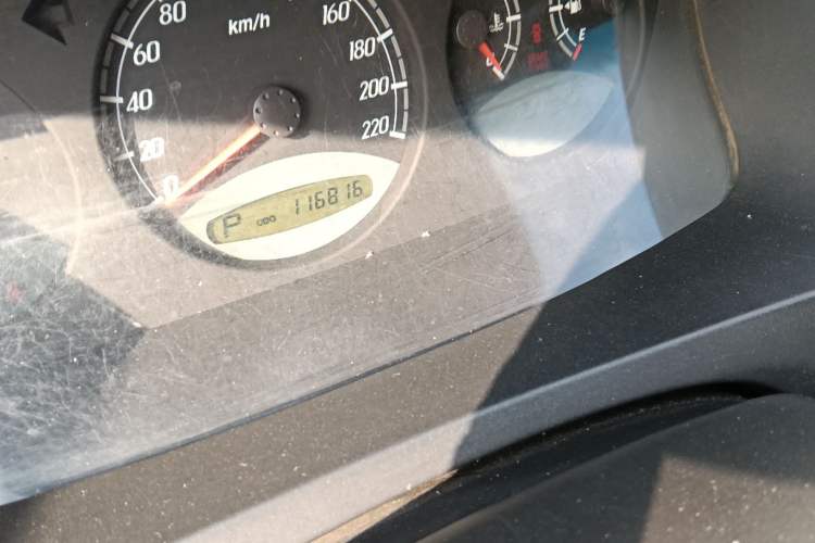 Used Roewe W5 2014 1.8T 2WD Automatic Tharu Special Edition Odometer Close Up