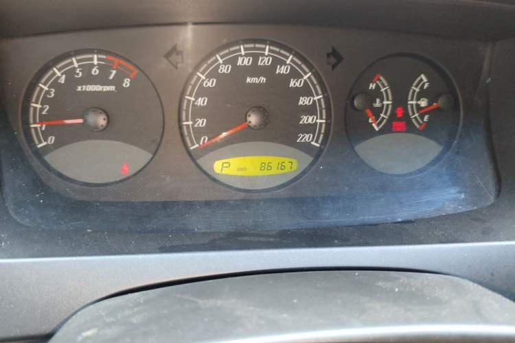 Used Roewe W5 2014 1.8T 2WD Automatic Tharu Special Edition Odometer Close Up