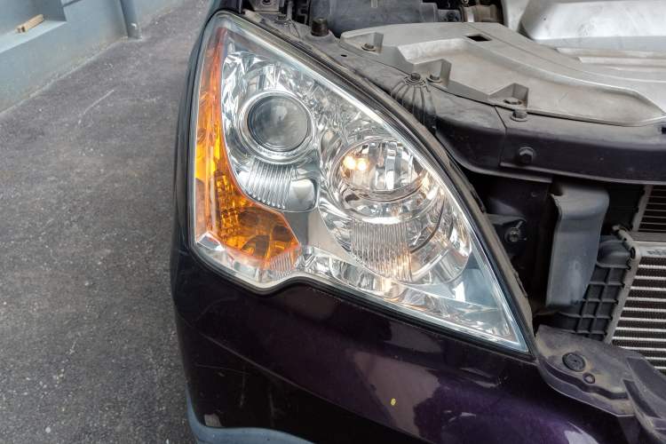 Used Roewe W5 2014 1.8T 2WD Automatic Tharu Special Edition Right Front Headlight