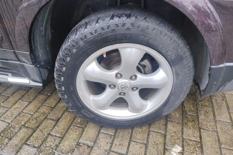 Used Roewe W5 2014 1.8T 4WD Automatic Haoyu Special Edition Right Front Wheel Hub